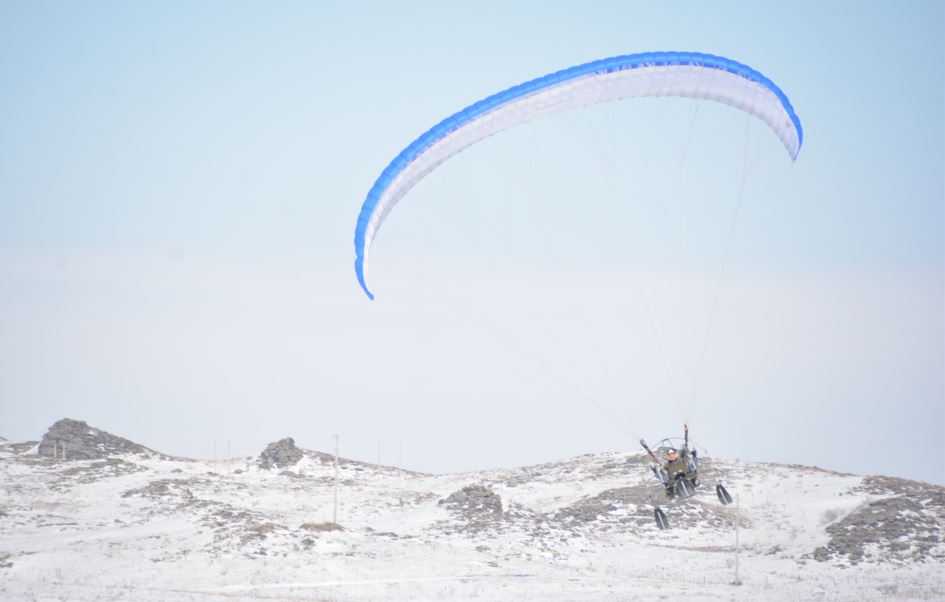 Өскемен тұрғыны парапланмен келіп дауыс берді