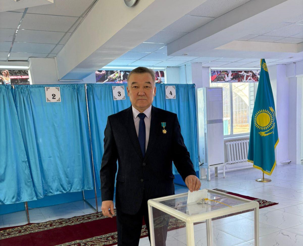 Қазақстанның Еңбек Ері Тұрсынбек Мақышев дауыс берді