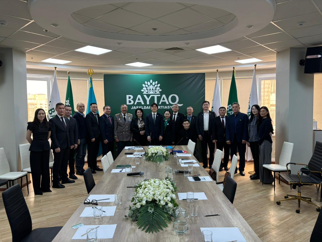 «Байтақ» партиясының төрағасы: Конституция еліміздің дамуына берік құқықтық іргетас қалады
