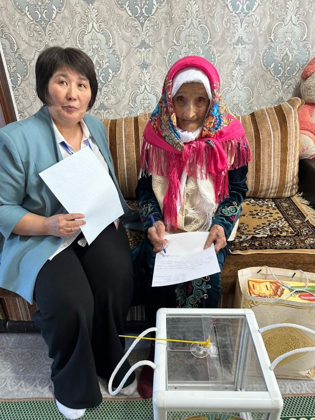 Қос ғасыр куәгері де қалыс қалмады