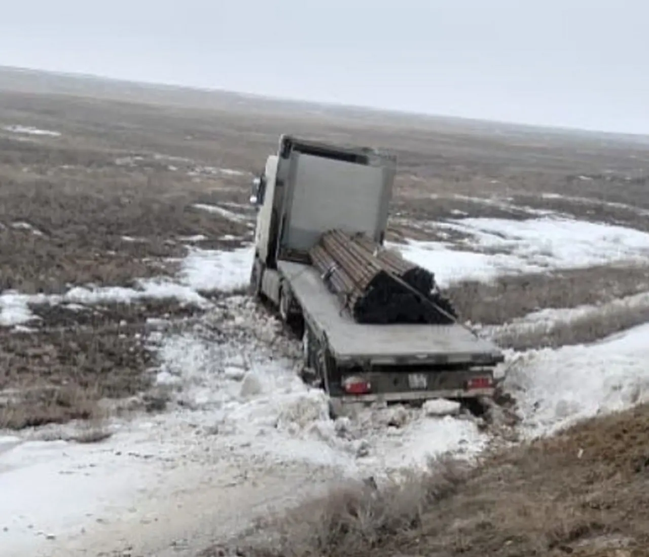Ақтөбе облысында жол апатынан жүргізуші мен төрт жолаушы қаза тапты