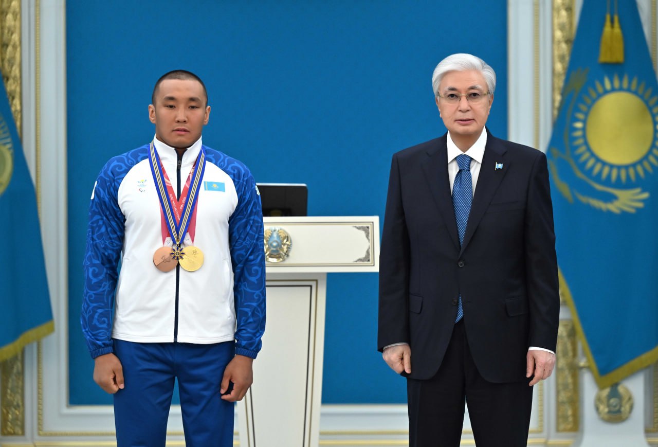 Мемлекет басшысы Паралимпиада ойындарының чемпионы Ербол Хамитовты марапаттады