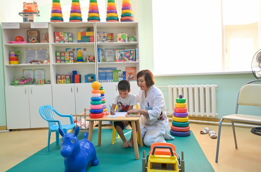 Логопед таппаған ата-ана, маманға зәру мектеп