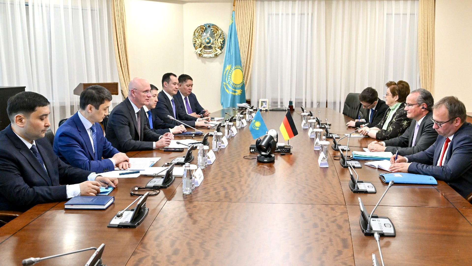 Роман Скляр ГФР Сыртқы істер статс-министрі Гюнтер Крихбаумды қабылдады