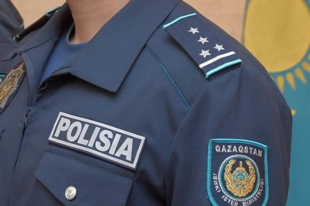 Астанада полицейлерге күш қолданып, балағаттаған ер адам 3 жылға сотталды