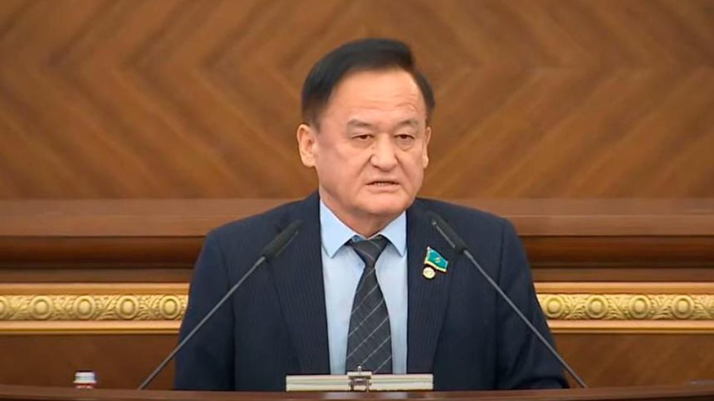 Депутат теріс діни ағымдарға заңмен тыйым салуды талап етті