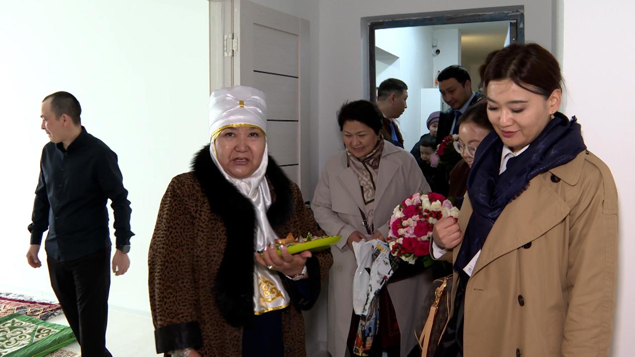 Гранттан баспанаға дейін: Мемлекет жас ғалымдарға қалай қолдау көрсетуде?