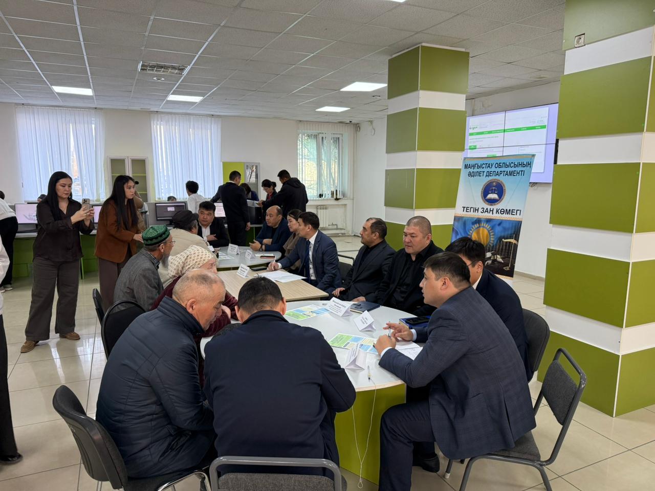 Маңғыстауда заңгерлер тұрғындарға тегін кеңес берді