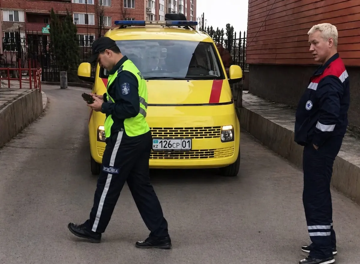 Астанада көпқабатты үйдің терезесінен құлаған бала қаза тапты