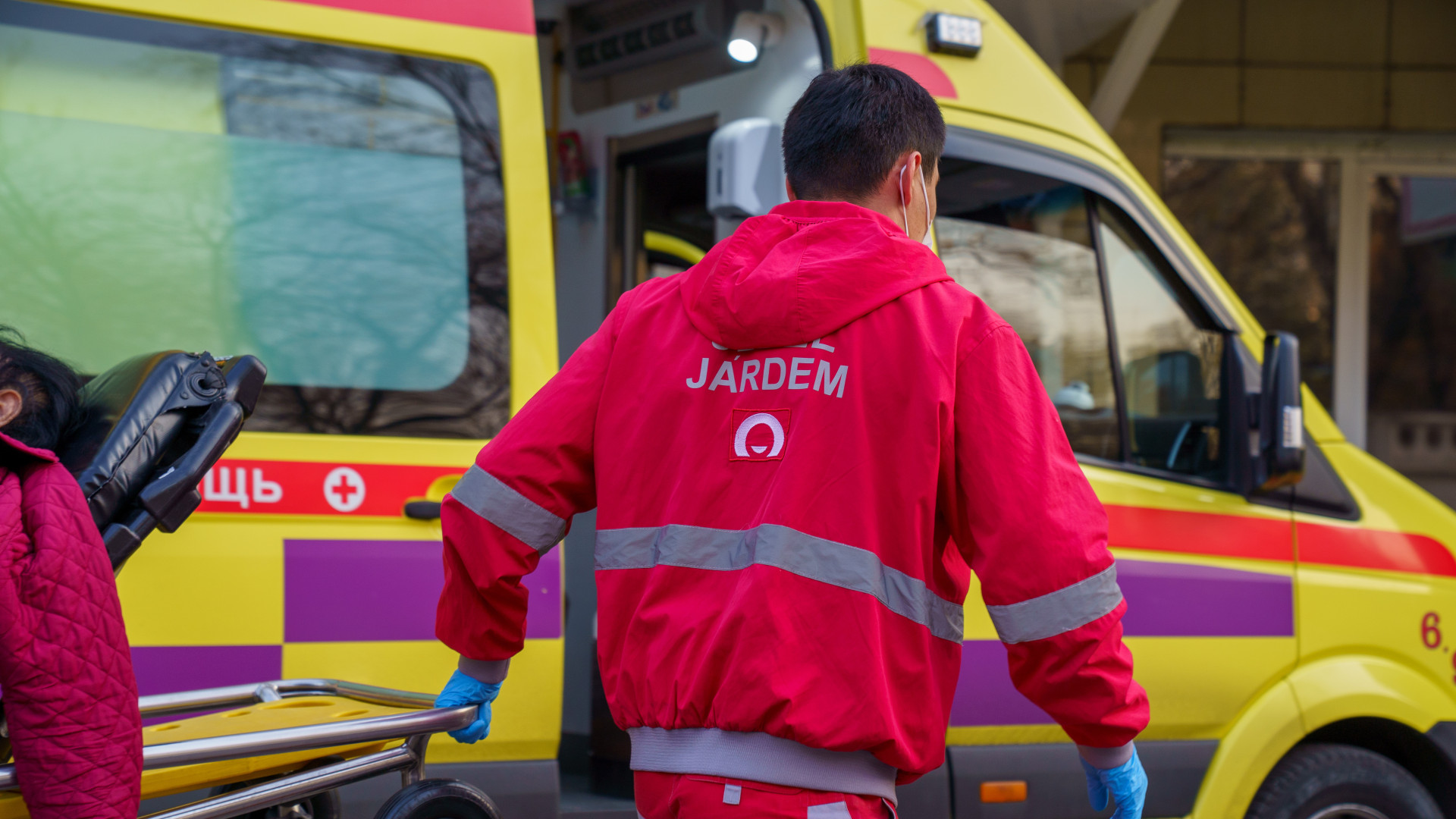 Астанада фельдшерге шабуыл жасаған ер адамға үкім шықты