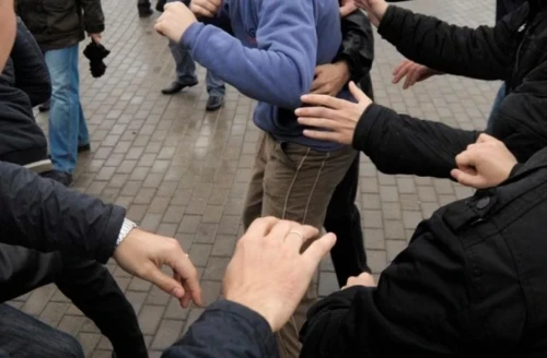 Ақтауда 2 жасөспірімге бір топ адам шабуыл жасады