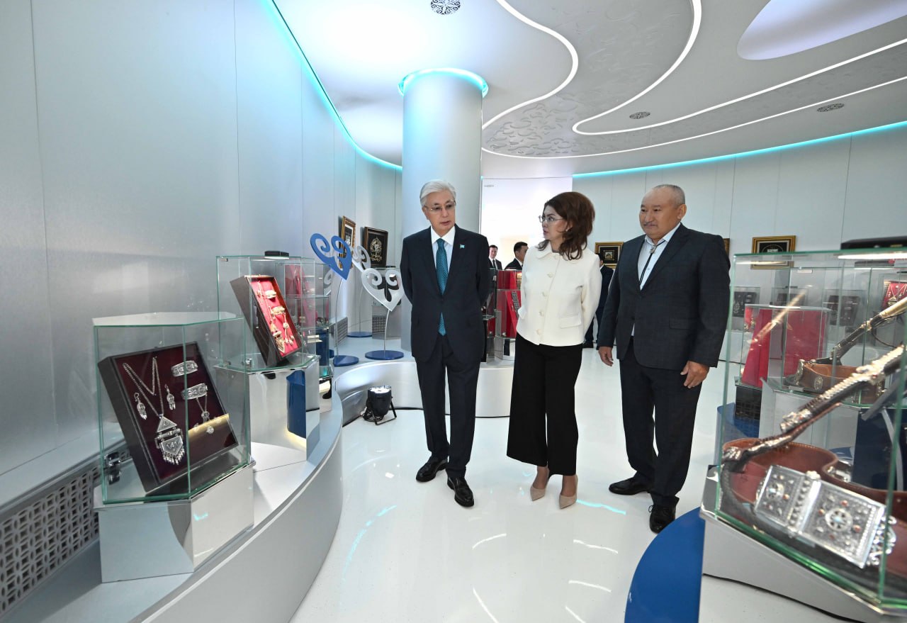 Президент Креативті индустрияны дамыту қорының кеңсесін аралап көрді