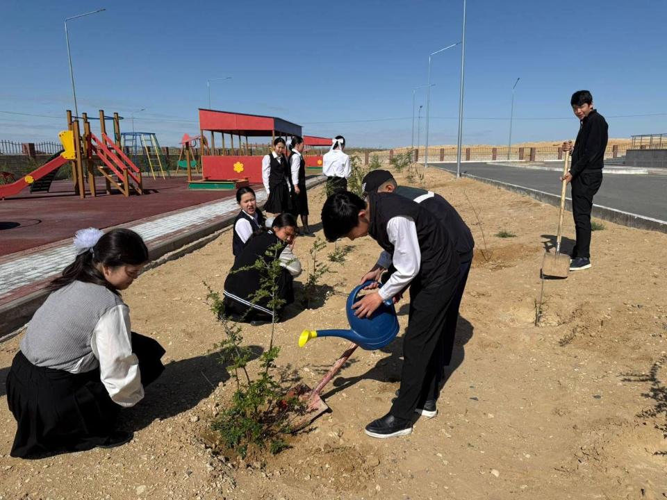 «Таза Қазақстан»: Келешек мектебінің оқушылары сенбілікке қатысты