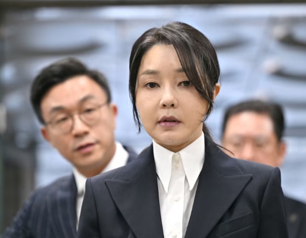 Оңтүстік Кореяның бұрынғы бірінші ханымы 4 жылға сотталды