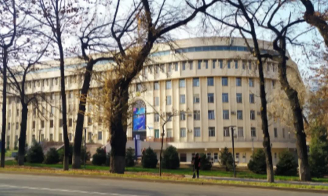 Алматыда студент сегізінші қабаттан құлап кеткен