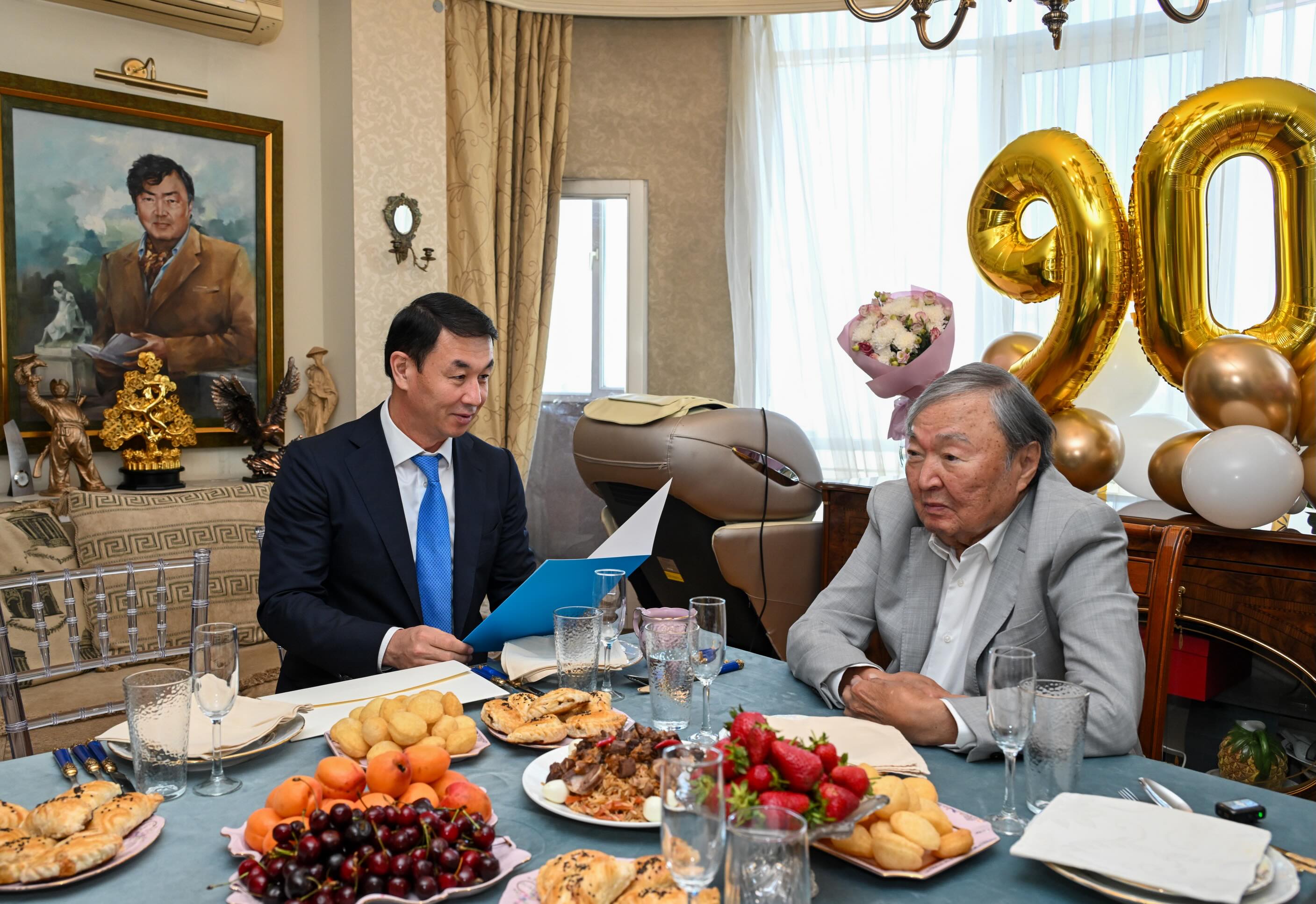 Олжас Сүлейменов 90 жаста