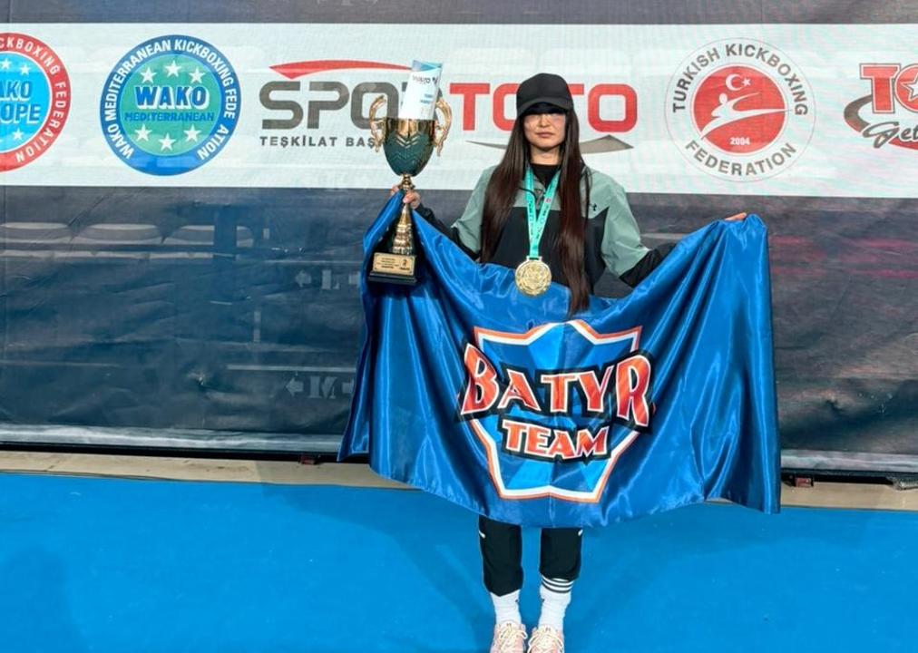 Шығыстың радиотелефонисі кикбоксингтен әлем чемпионы атанды