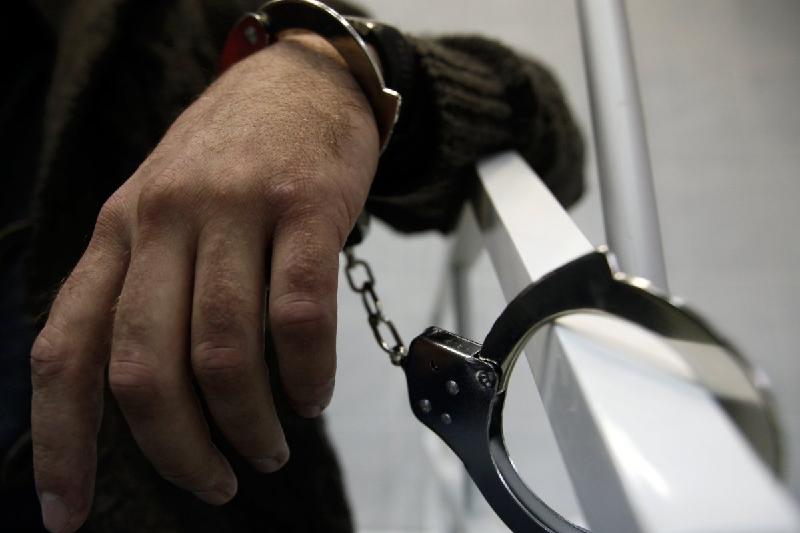 Ақтөбеде шетелдік студенттерден ақша бопсалаған ер адам ұсталды