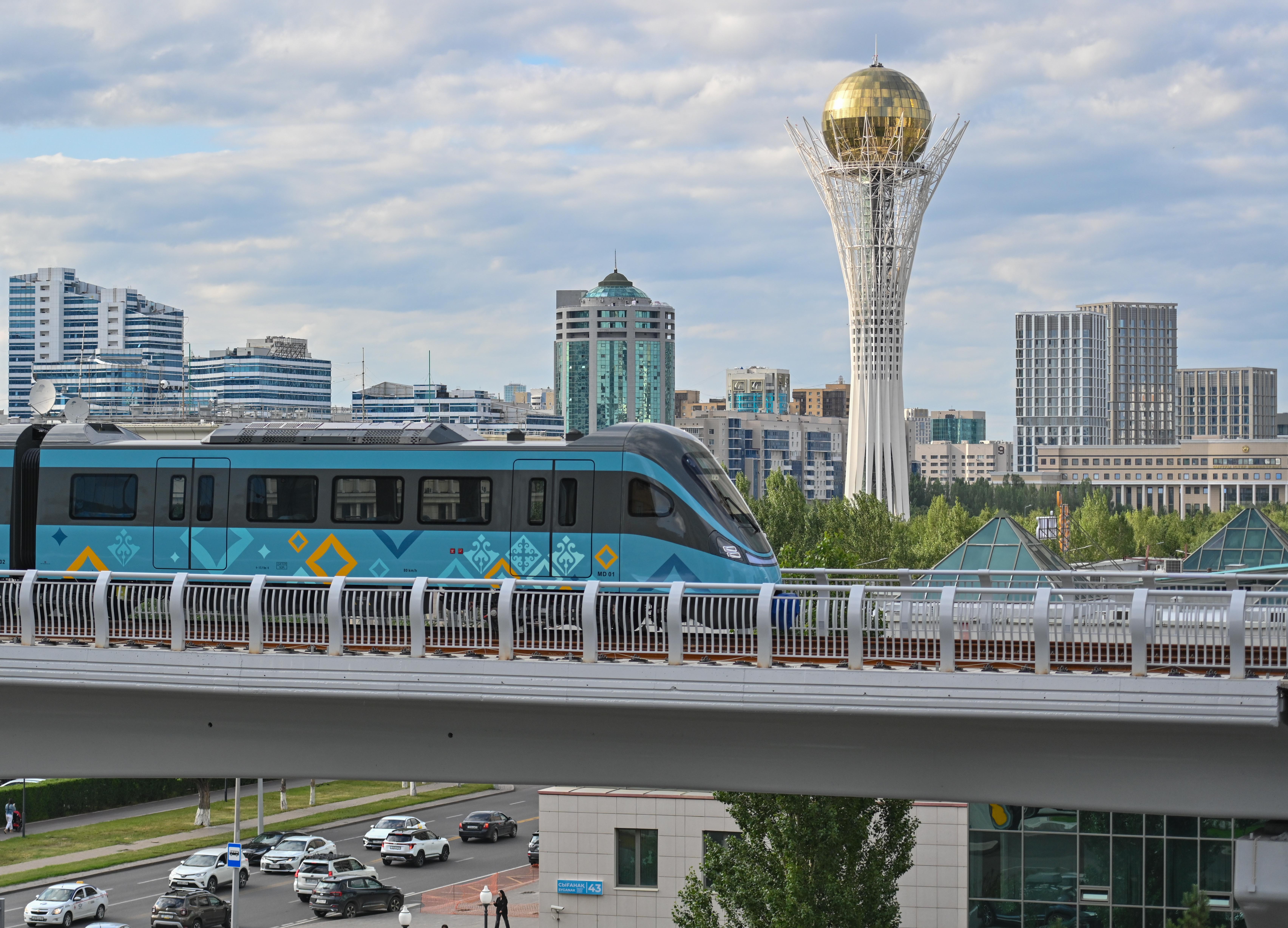 Бір билетпен екі адам өтуге болмайды: LRT басшылығы жолаушыларға ескерту жасады