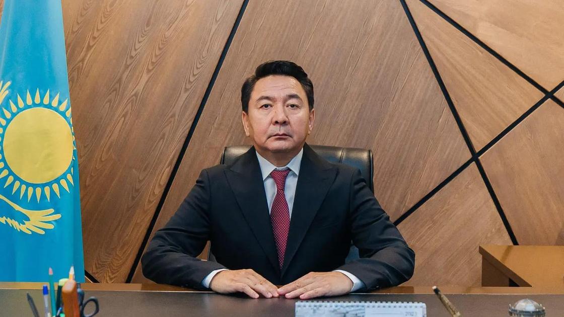 ҰҚК қызметкерлері Атырау әкімін жұмыс орнынан алып кеткен