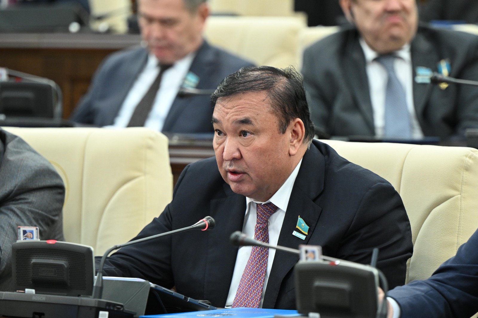 «Бұл – күшті мемлекеттің көрінісі»: Депутаттар жаңа рақымшылық туралы айтты