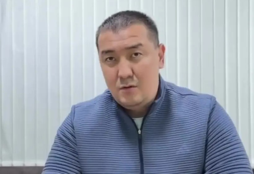 Алматыда блогер Әділетхан Молдаханға қатысты сот отырысы басталды