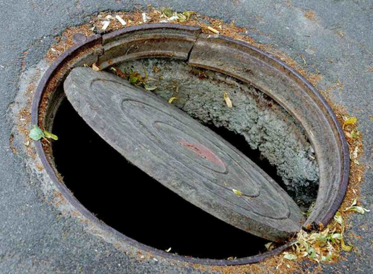 Қарағандыда кәріз құдығына түскен екі жұмысшы қаза тапты