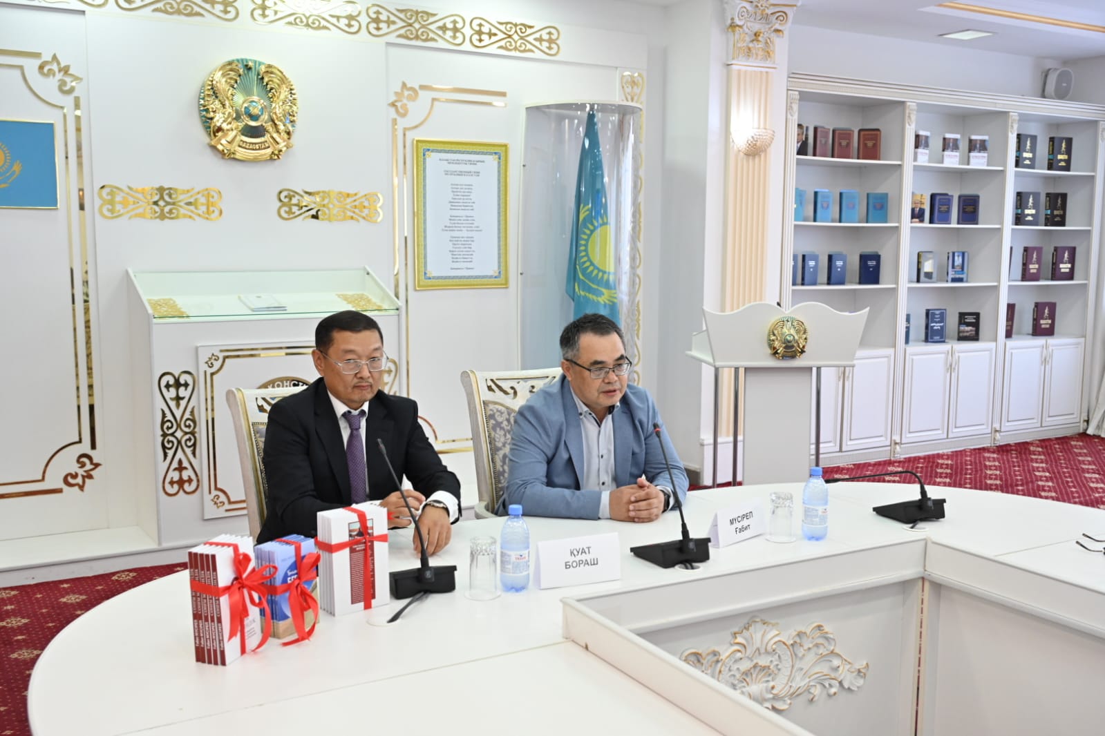 Қаламгер Ғабит Мүсірептің қос кітабы жарық көрді