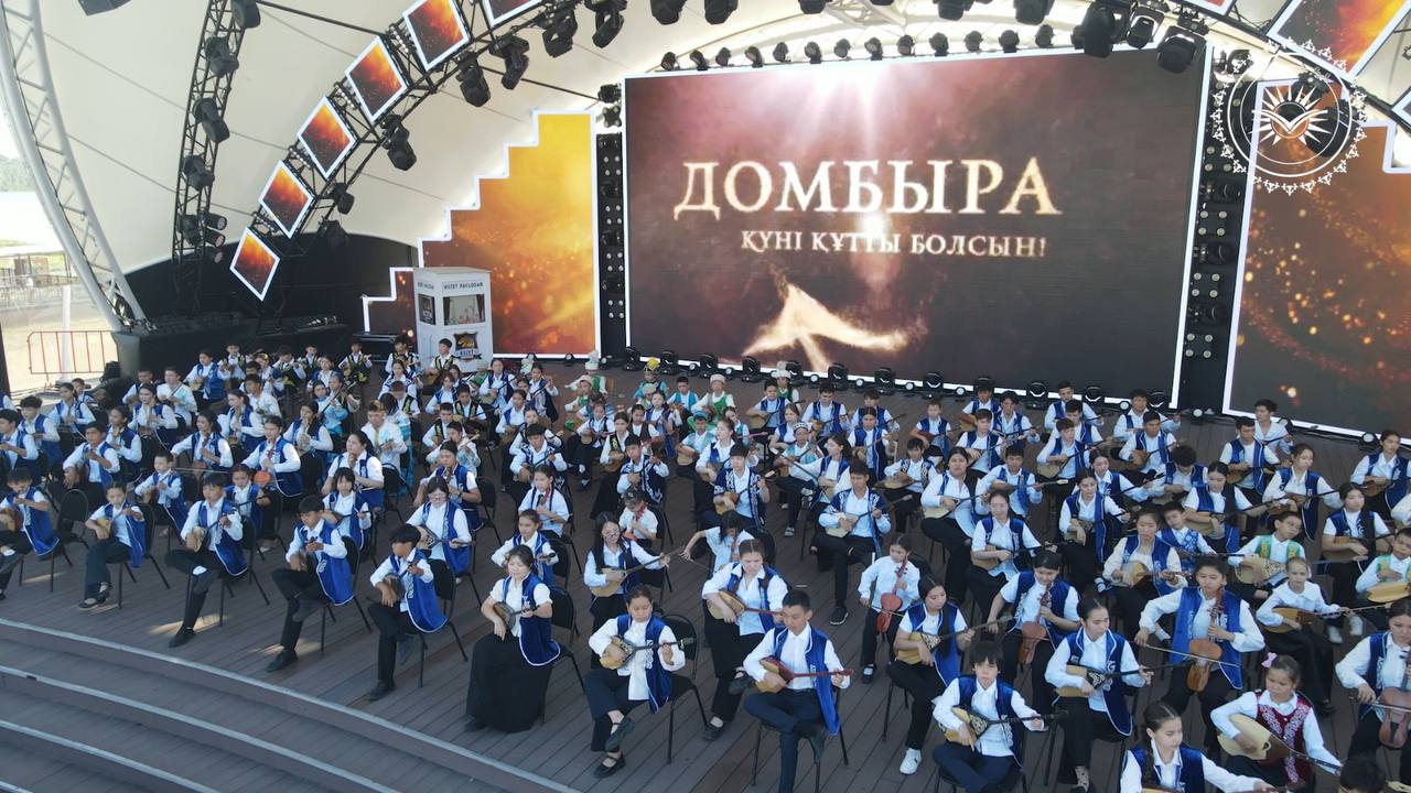Павлодарда 5 мыңға жуық оқушы бір мезетте Ахмет Жұбановтың күйін орындады