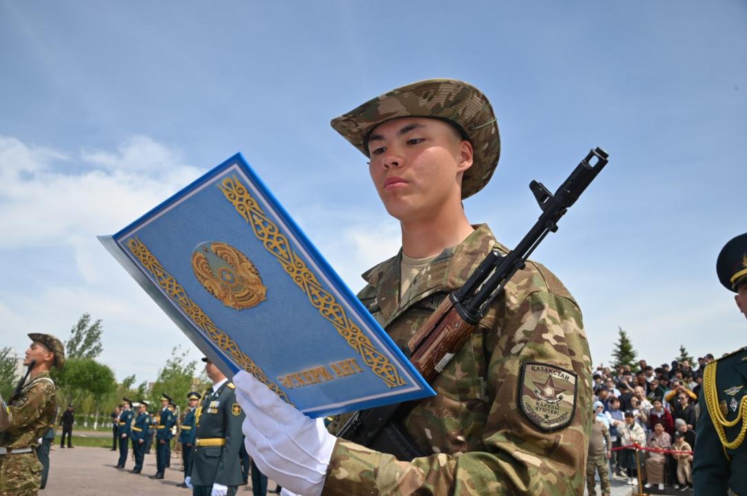 Жиырма бір мың жас сапқа тұрды