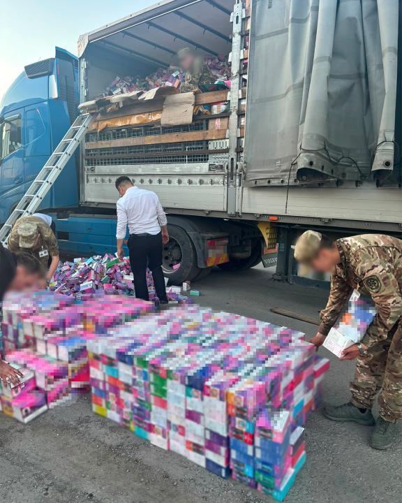 ҰҚК: Қостанай облысында ірі көлемдегі вейп контрабандасының жолы кесілді