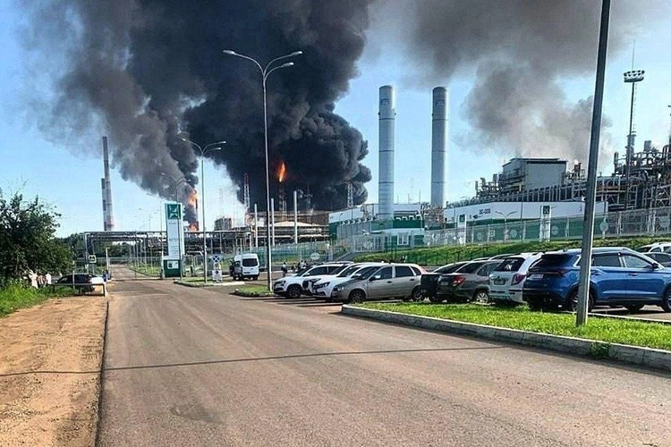 Украина дрондарының соққысынан кейін Саратов МӨЗ-і толықтай істен шықты