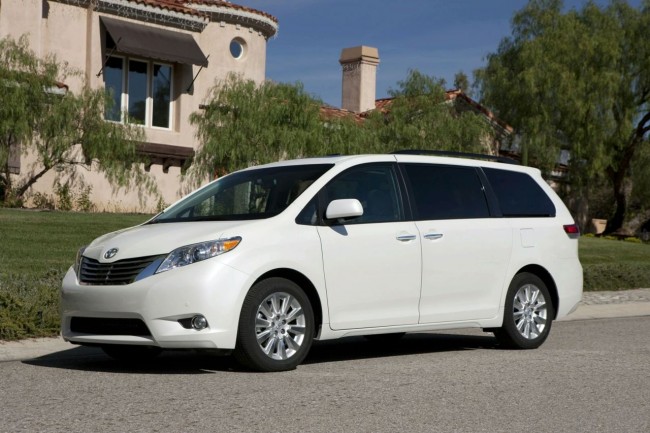 toyota-sienna-2011_05-650x433