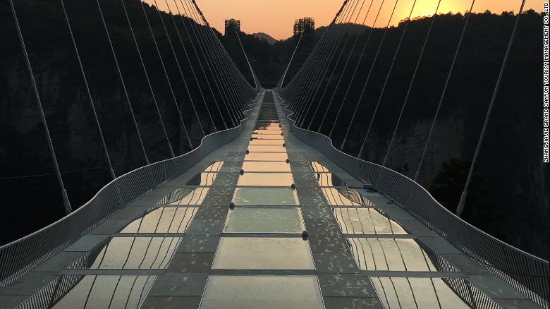 161223115348-glass-bridge-1-exlarge-169